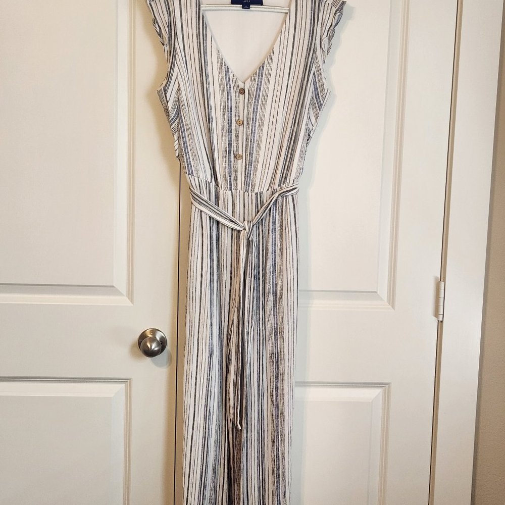 Apt 9 white,  blue, tan & black v neck jumper